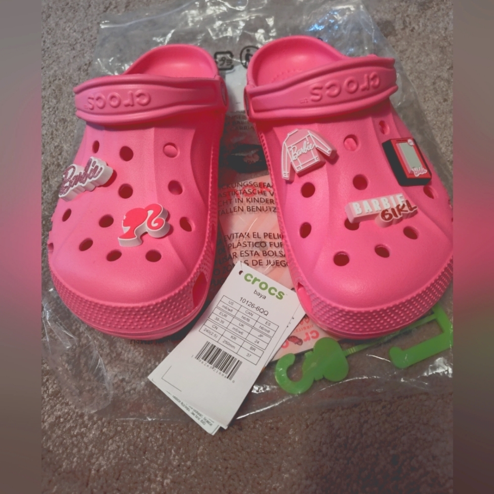 Barbie Pink Baya Crocs With Barbie CROC Charms! 🩷🩷🩷 BRAND NEW WITH TAGS